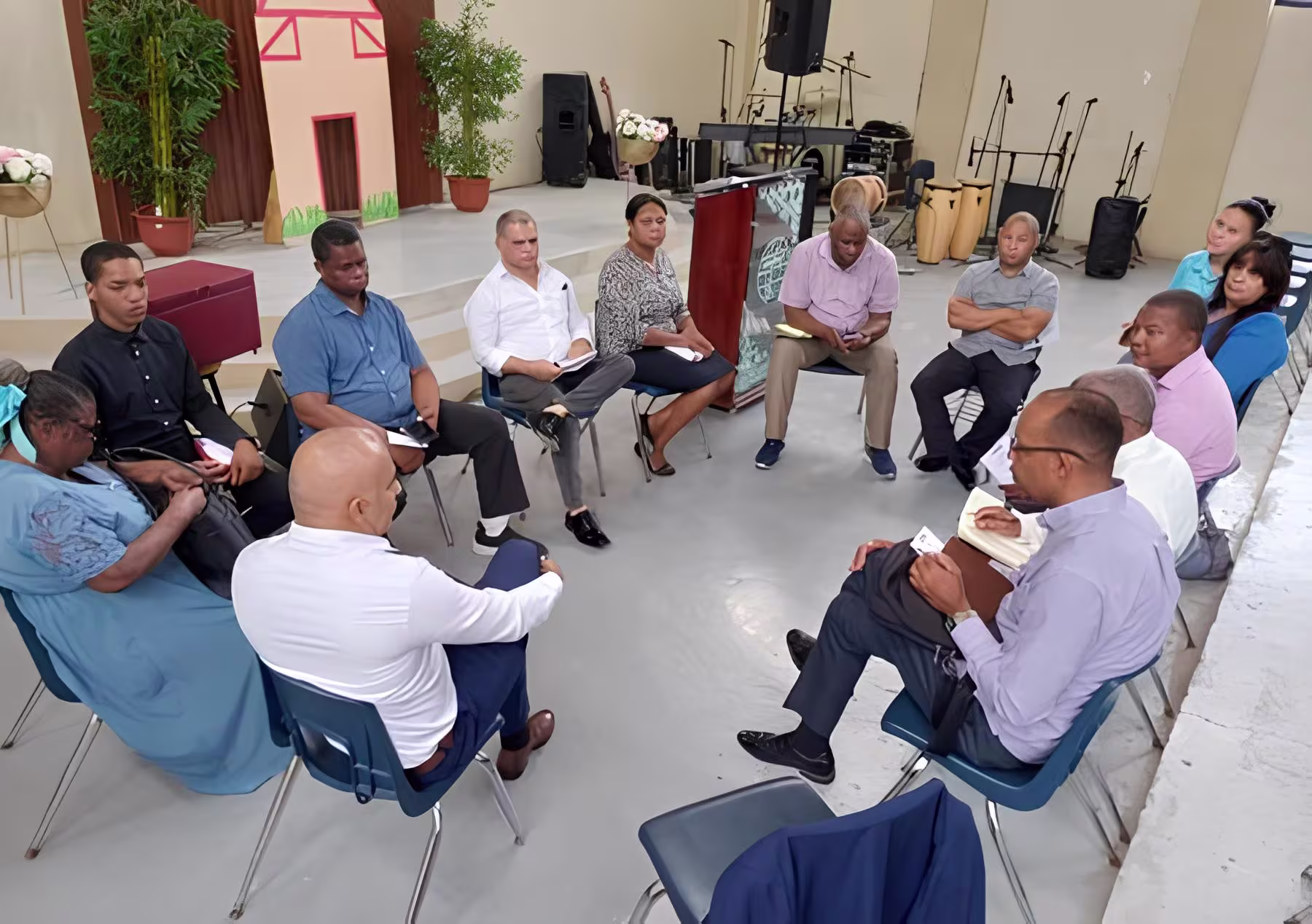 Personas involucradas con ASPIRE en una jornada comunitaria